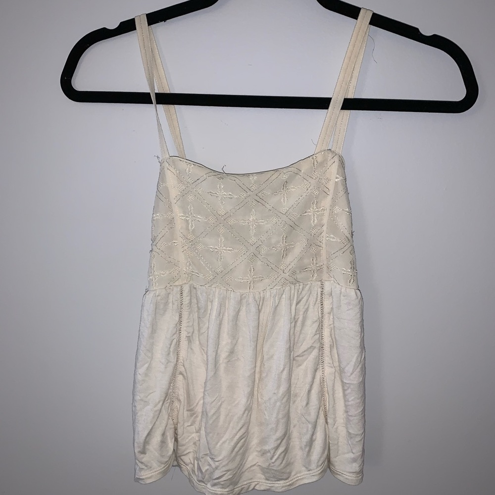 🤍 Criss cross detailed white top